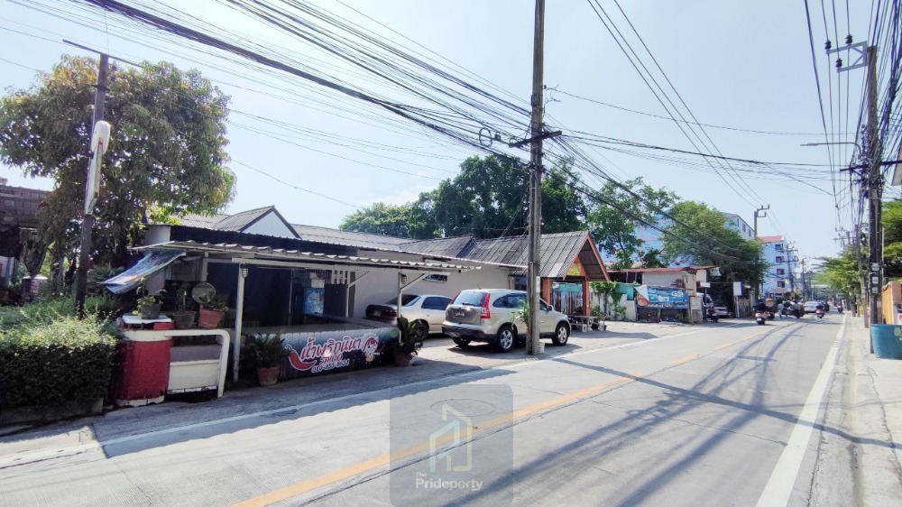Land for sale, Soi Ladprao 112, size 600 square meters, wide frontage, near the main road and the yellow line BTS. Land for sale, Soi Ladprao 112, size 600 square meters, wide frontage, near the main road and the yellow line BTS.