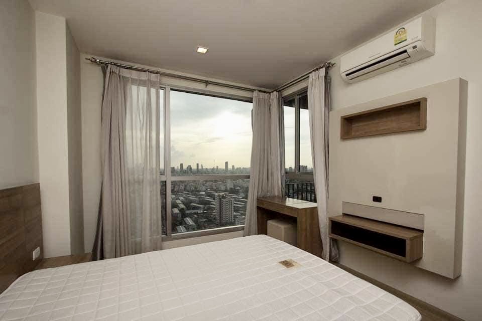 Urgent! For rent, Rhythm Ratchada - Huai Khwang, 1 bedroom, 46 sqm., 32nd floor, high, very beautiful view, next to Huai Khwang MRT.