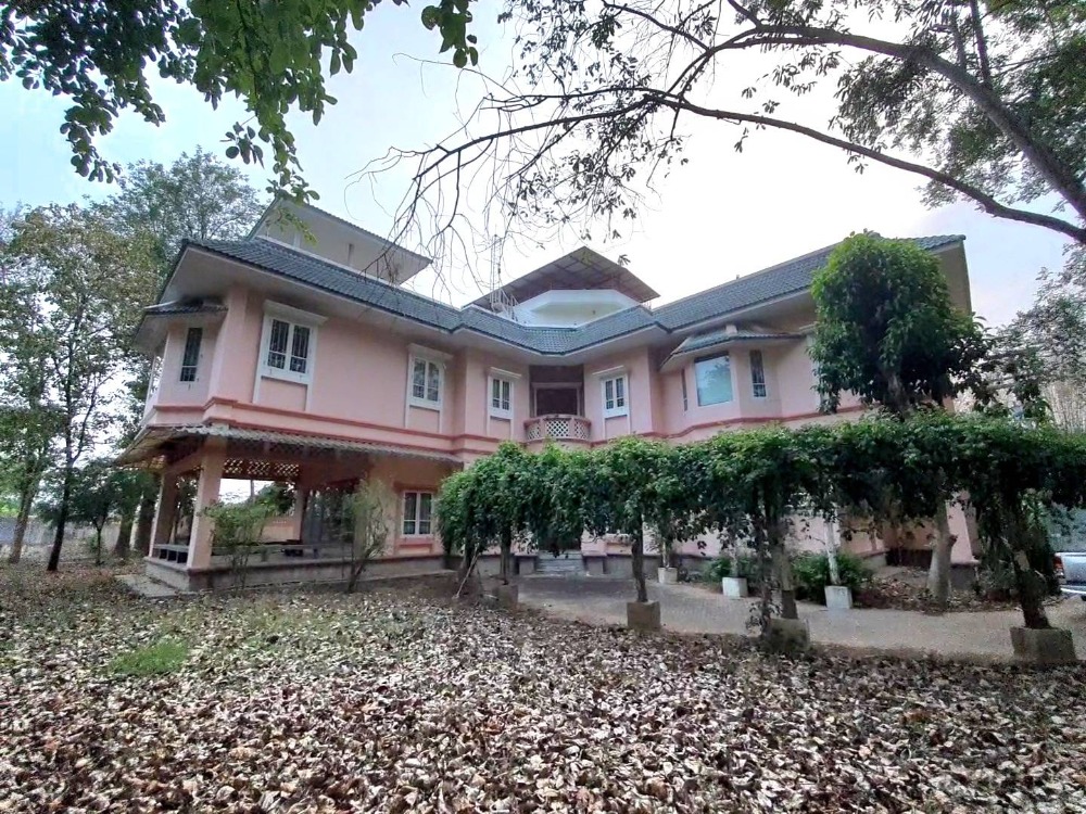 Super sale House for sale with land 2 rai, 3 floors, British style, next to the Ping River, Chom Thong, Chiang Mai, on the land of the dragon belly. Super sale House for sale with land 2 rai, 3 floors, British style, next to the Ping River, Chom Thong, Chiang Mai, on the land of the dragon belly.