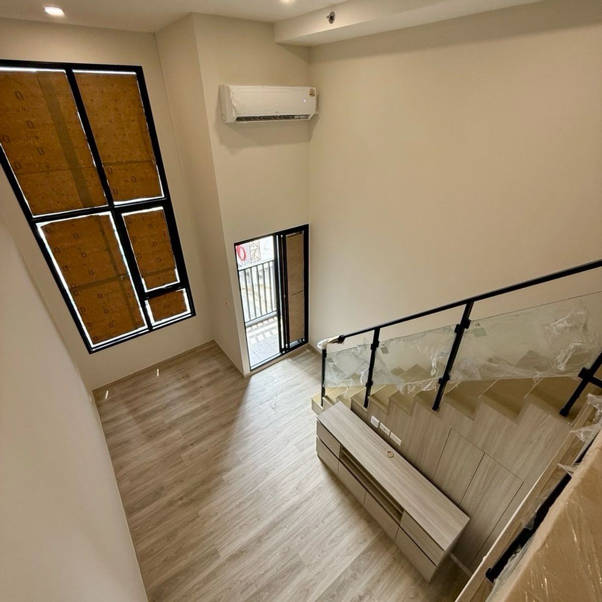 White down payment Origin Plug&Play Srinakarin, Duo Space room, corner room, this type, the project is sold out. White down payment Origin Plug&Play Srinakarin, Duo Space room, corner room, this type, the project is sold out.