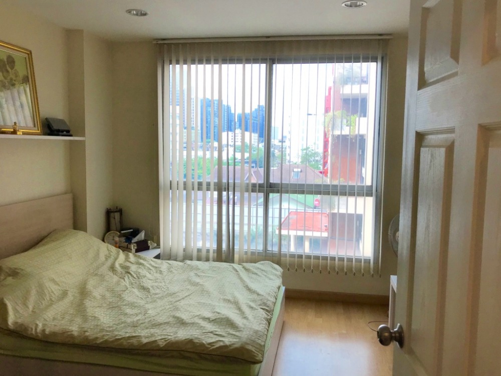 Condo Life at Phahol 18, next to Chatuchak Transport, 40 sq m., in the heart of Bangkok. Close to MRT and BTS Chatuchak Station Condo Life at Phahol 18, next to Chatuchak Transport, 40 sq m., in the heart of Bangkok. Close to MRT and BTS Chatuchak Station