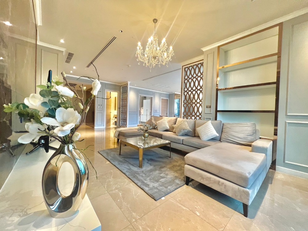ขายพร้อมผู้เช่า มกราคม 69 
ขาย/เช่า SINDHORN RESIDENCE ,2 ห้องนอน ระเบียงกว้าง ใกล้ BTS เพลินจิต