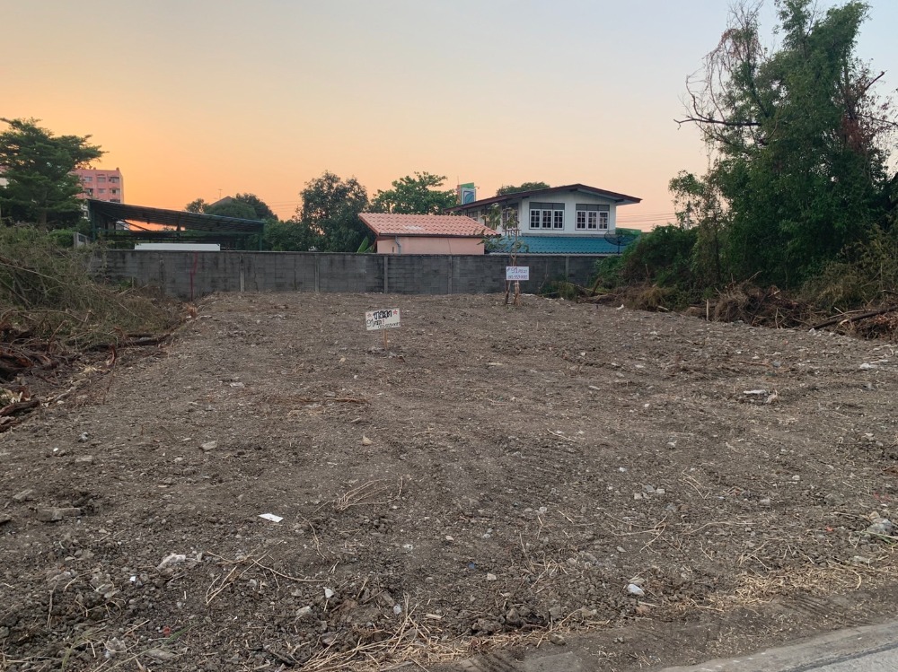 urgent !!! Land for rent, reclamation, Chanat, 91 square wah, Soi Sukhonthasawat 20, only 100 meters from the entrance of the alley