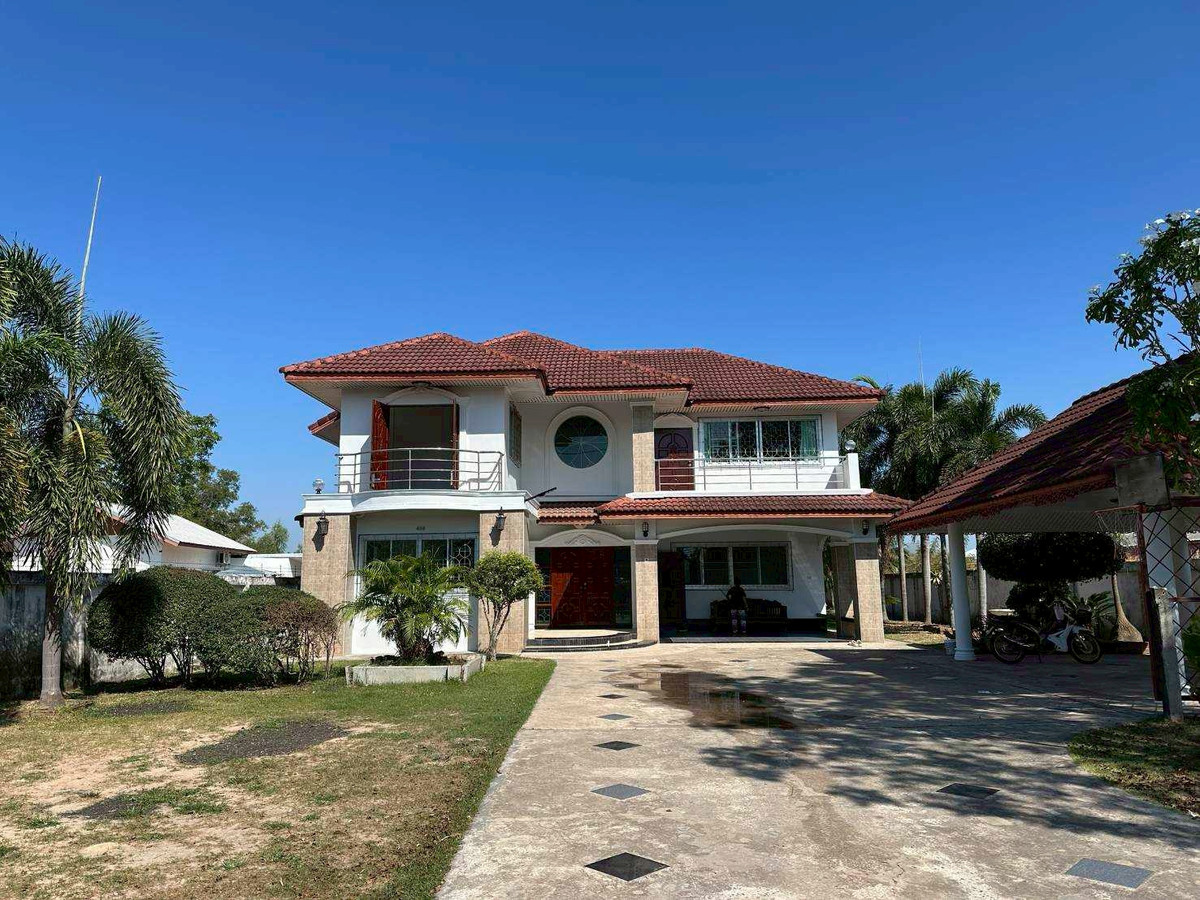 Sale single house with spacious land area in NongSamRong Sale single house with spacious land area in NongSamRong