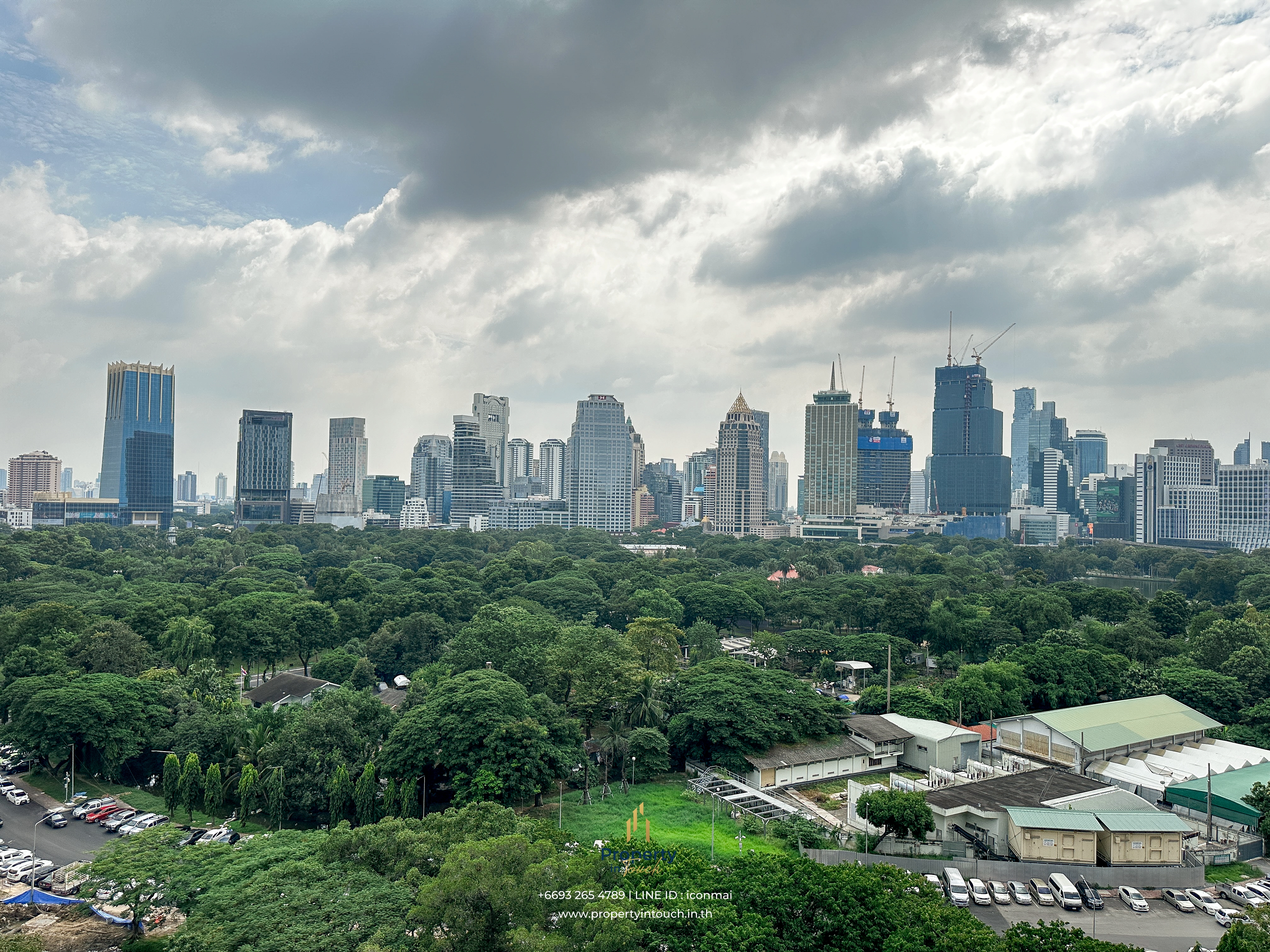 **High Floor 1 bedroom For Rent** Sindhorn Tonson