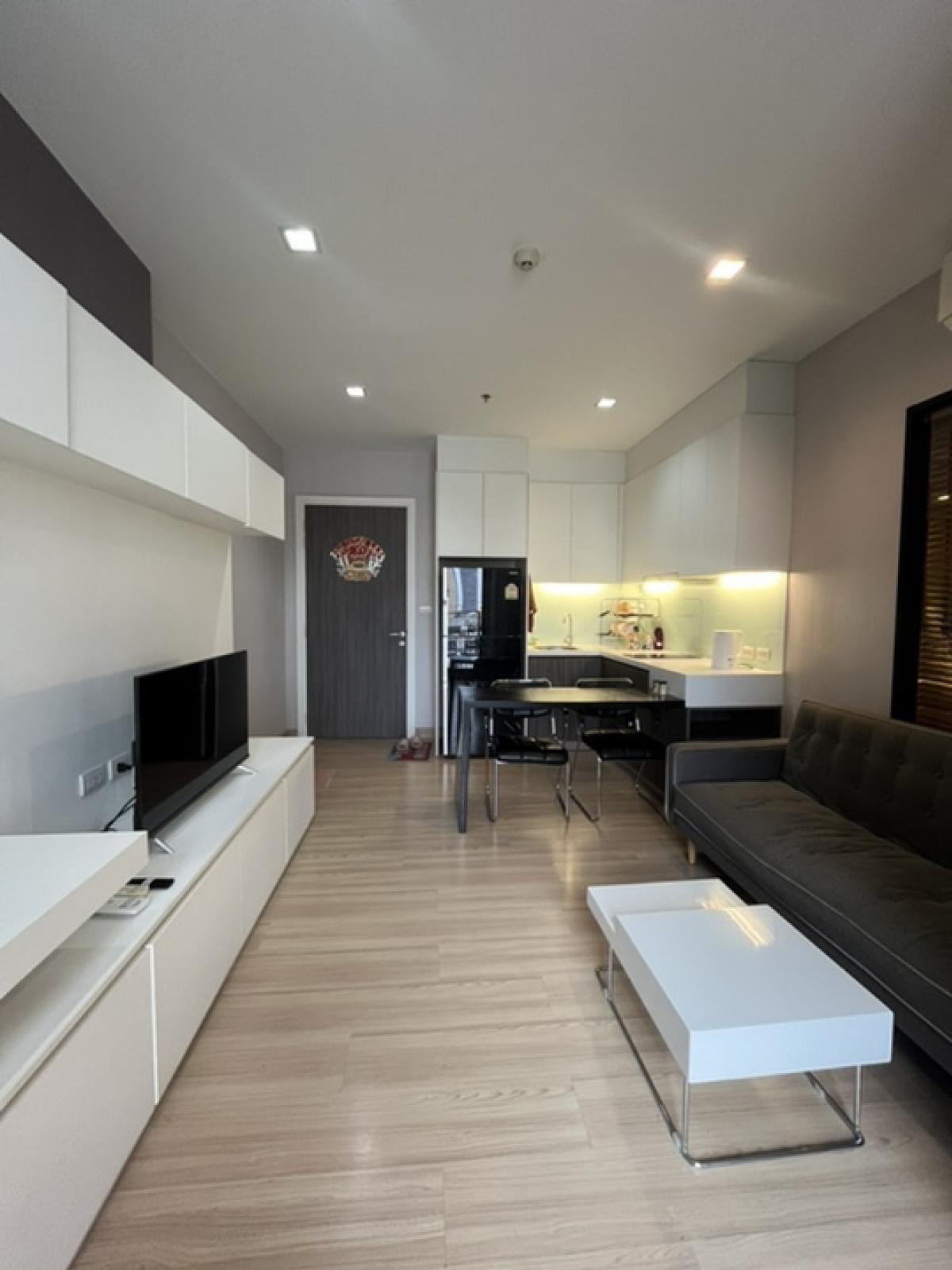 Urbano Absolute Sathon - Taksin (👍Good unit 🎉) Urbano Absolute Sathon - Taksin (👍Good unit 🎉)