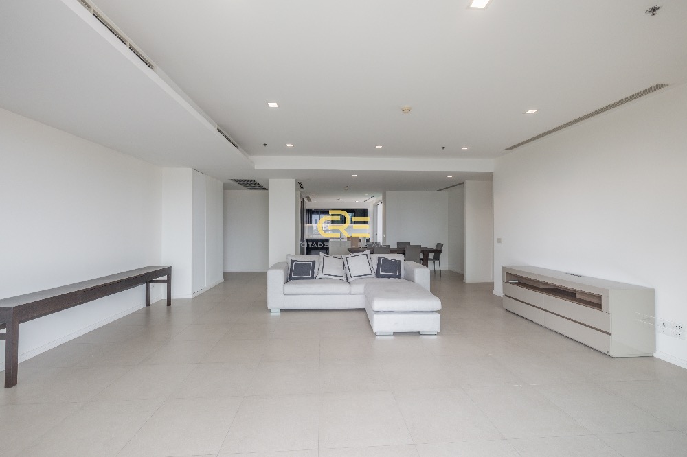 Riverfront 3 Beds Condo for Rent!