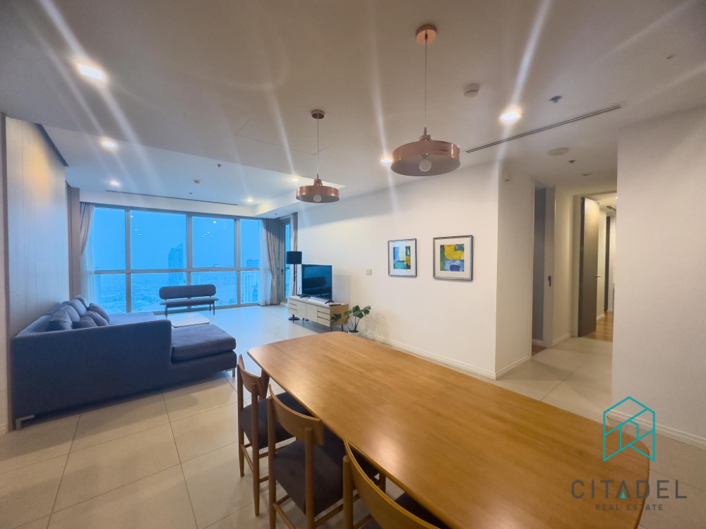 High Floor, Well Furnished 2 Beds Condo for Rent!