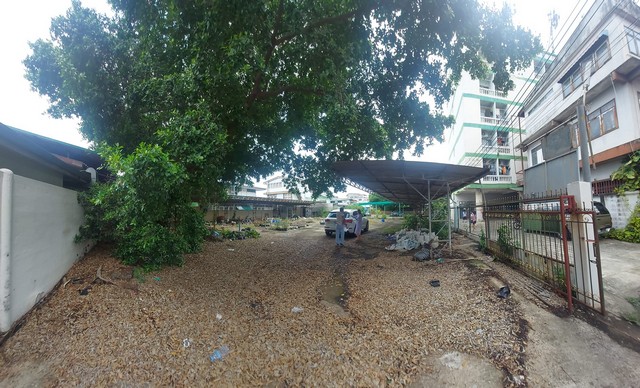 Land for sale, good location, 182 square wah, Petchkasem 17 Road. Near MRT Bang Phai Land for sale, good location, 182 square wah, Petchkasem 17 Road. Near MRT Bang Phai