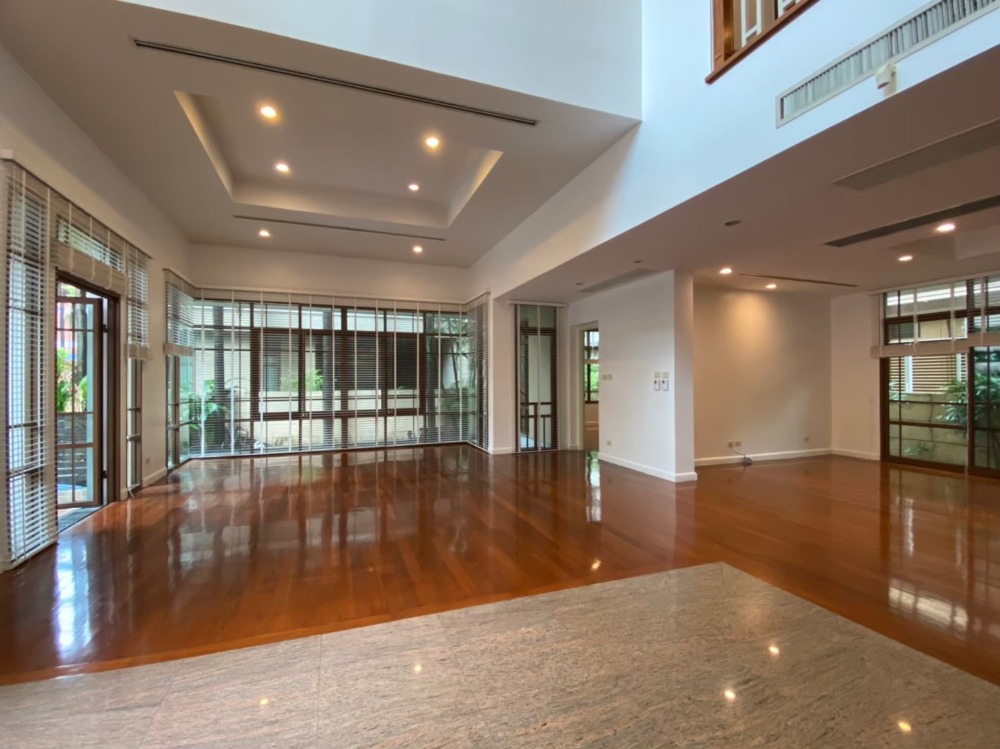 Baan Sansiri Sukhumvit 67, luxury house in the heart of Sukhumvit, convenient location, 300 m. to BTS Phra Khanong.