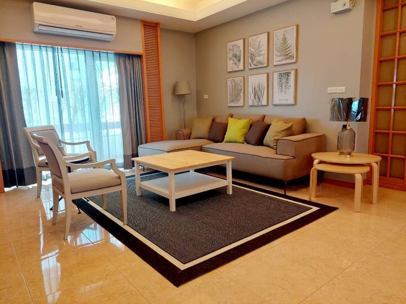 For rent 3 bedrooms , good location and Great facilities near MRT Lumpini.