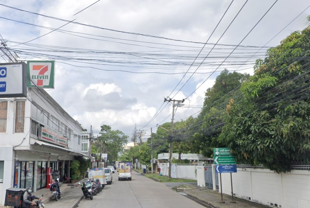 Land for sale in Ramkhamhaeng Soi 21 (Nawasri Road), 399 square wah, Sriwara-Town in Town Road.