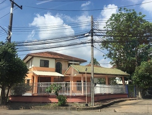 2-story detached house for sale (corner house) next to a public park, land area 113 square meters. 2-story detached house for sale (corner house) next to a public park, land area 113 square meters.
