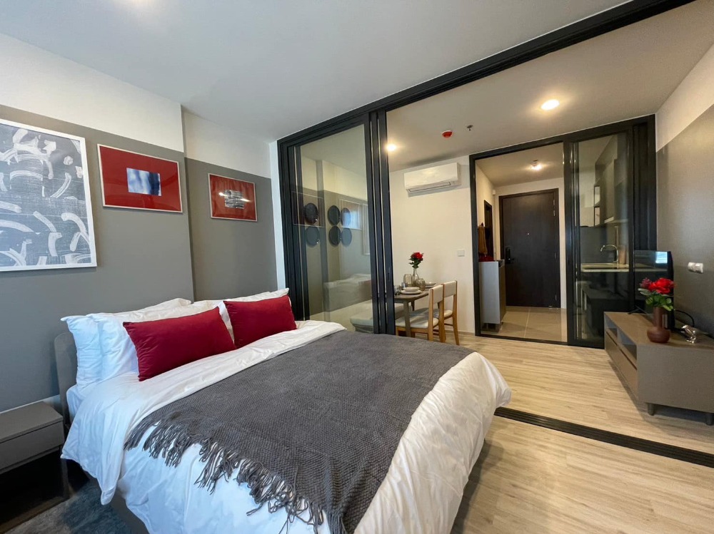 Condo for rent, XT Huai Khwang, beautiful room, fully furnished, convenient for every journey
