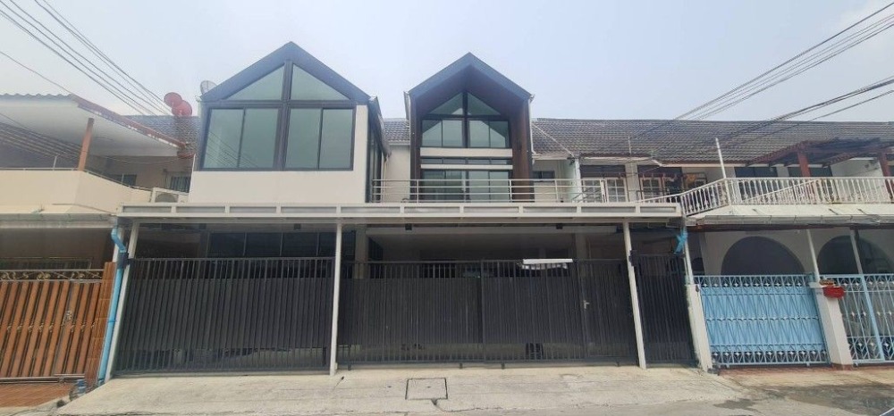 บ้านเปล่า 2 ชั้น 58 ตรว ทาวน์เฮ้าส์ใหม่สไตล์​  ซอยจรัญ25 ใจกลางเมือง​ห่างจากปากซอยเพียง200เมตร  
