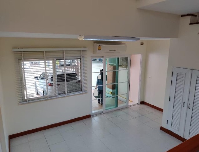 For Rent, 3-storey townhouse for rent, Casa City Ramkhamhaeng project, on Ramkhamhaeng Road, very good location, 5 air conditioners, suitable for an office, can register a company. – รูปที่ 3