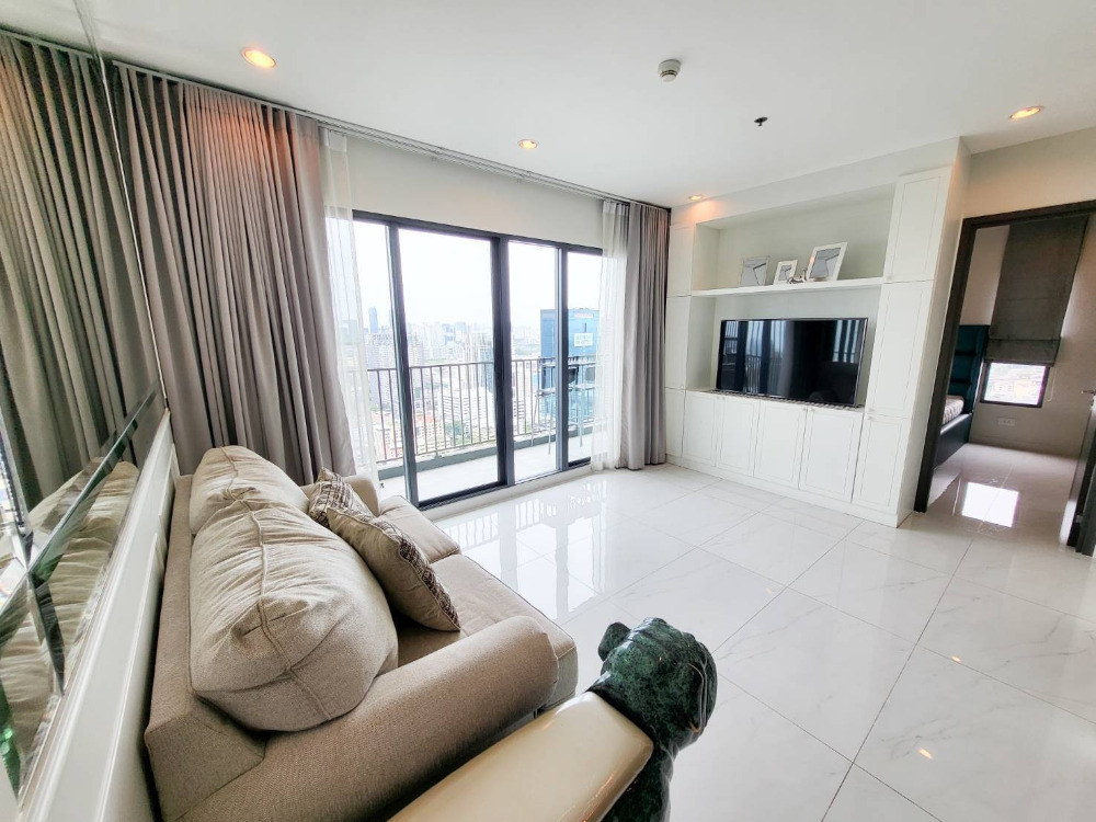 C EKKAMAI - FOR SALE *** SPECIAL UNIT *** 3 Bedrooms / 3 Bathrooms