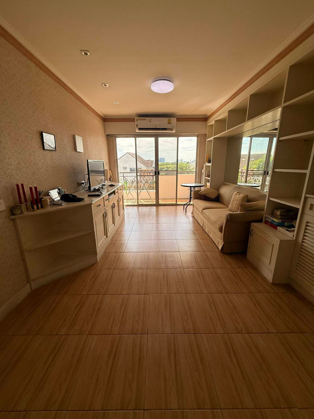 ขาย สัมมากร คอนโด ห้องรีโนเวทใหม่ กว้างมาก พร้อมเข้าอยู่ – รูปที่ 2