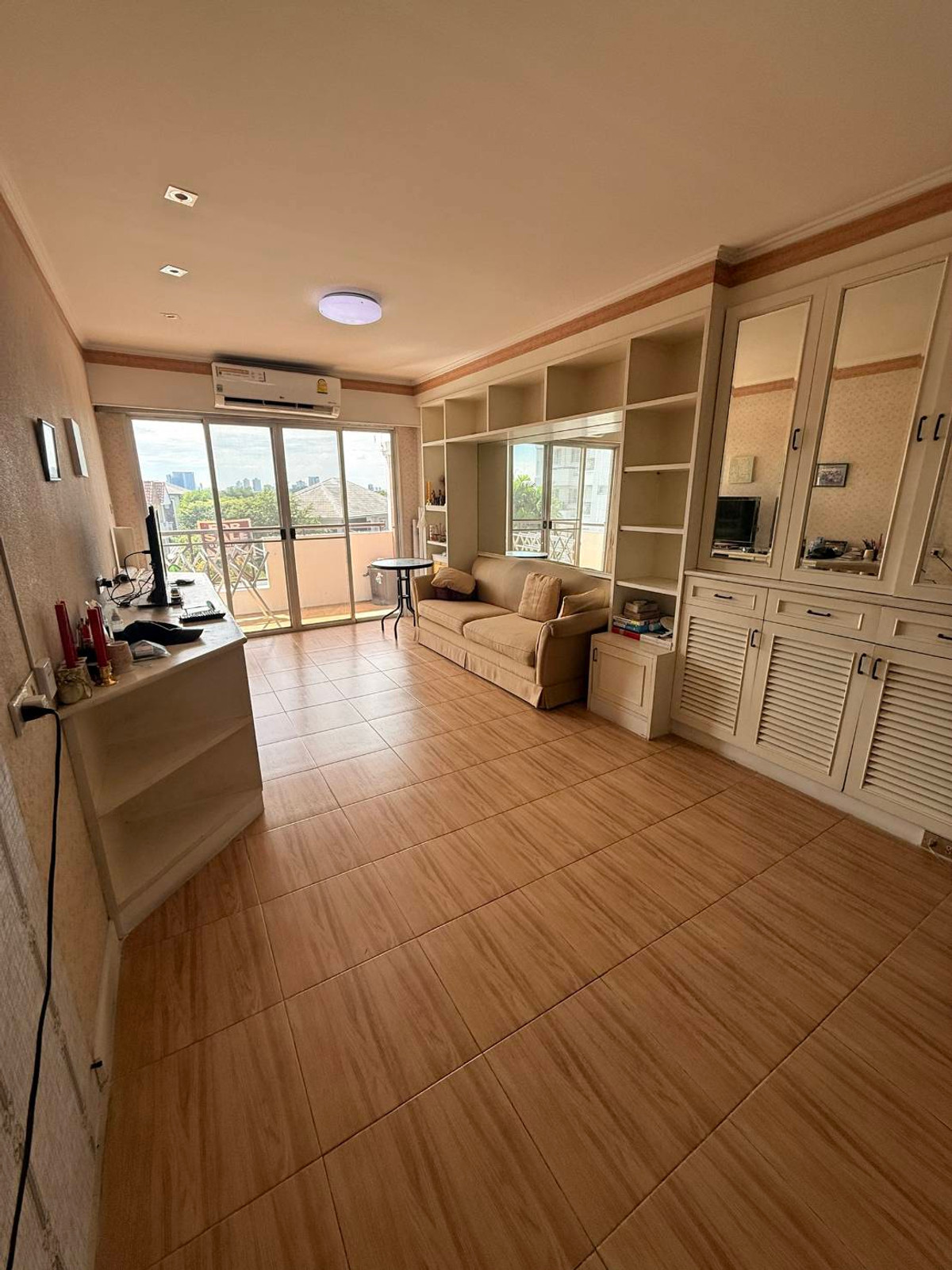 Sale Sammakorn Condo, newly renovated room, very spacious, ready to move in Sale Sammakorn Condo, newly renovated room, very spacious, ready to move in