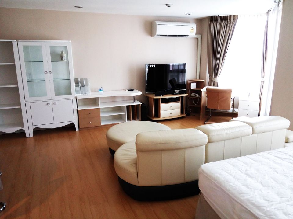 Condo for rent, Noble House Phayathai, only 200 meters from BTS Phayathai in the heart of Bangkok. Condo for rent, Noble House Phayathai, only 200 meters from BTS Phayathai in the heart of Bangkok.