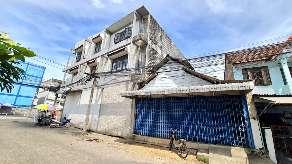 ขาย ตึกอาคารพาณิชย์ 3 ชั้น หน้า มบ.สุขสันต์ 3 ถ.กาญจนาภิเษก 8 ซอยหนองใหญ่ บางแค หลังมุมปากซอย  2 ห้องตีทะลุ ขนาด 60 ตร.วา ทำเลค้าขาย ขาย 7.9 ลบ. – รูปที่ 4