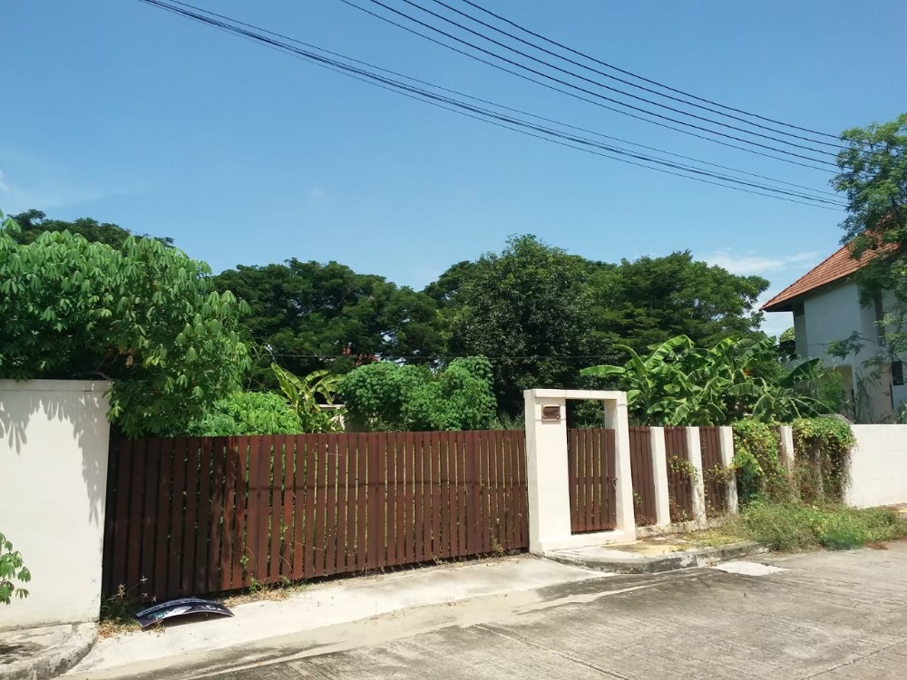 Beautiful land plot in front of Warabodin Village, Rangsit, Pathum Thani, next to a canal, beautiful corner plot, area 104.5 square wah #Land with fence around, good location #Bang Phut, #Pathum Thani City – รูปที่ 2