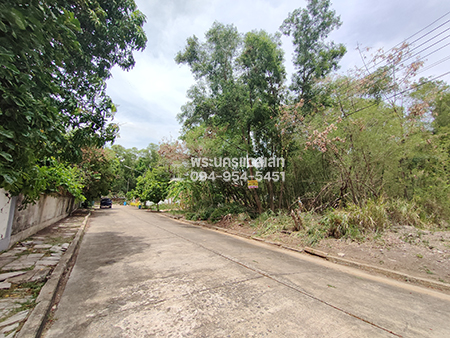 Land for sale, area 180 square wa. Filled up, Muang Ek Village 4, Ek Thaksin Road, Soi Phaholyothin 87, near the Red Line BTS, Lak Hok Station, Rangsit University. Muang Ake Golf Course Future Park Rangsit Major Rangsit, Rangsit Market, Don Mueang Airport – รูปที่ 3