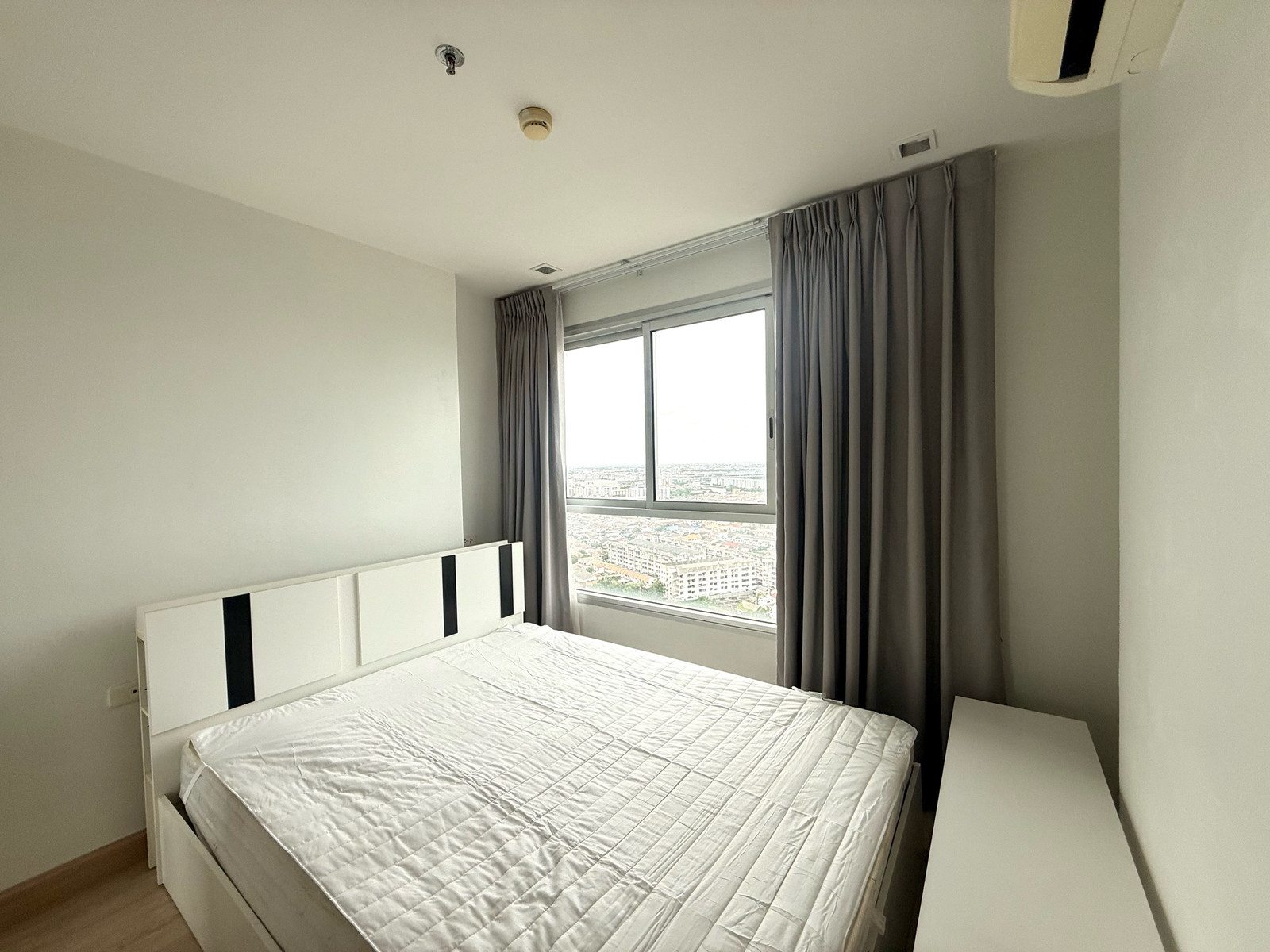For rent!!️ Casa Condo Bang Yai, 1 bedroom, 1 bathroom, large room size 34 sq m.‼ ️ Floor 21, 2 air conditioners, furniture with electrical appliances You can enter now. North facing balcony