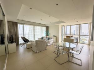 High Floor, Lovely 2 Beds Condo for Sale!