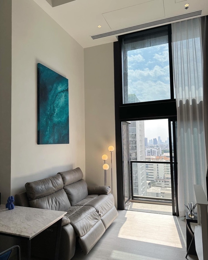 🔥 ขายพร้อมผู้เช่า ถึง ธันวาคม 2569
 Loft Silom , 1 ห้องนอน ใกล้ BTS Surasak