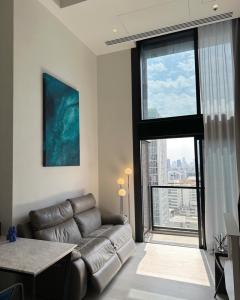 🔥 ขายพร้อมผู้เช่า ถึง ธันวาคม 2569
 Loft Silom , 1 ห้องนอน ใกล้ BTS Surasak