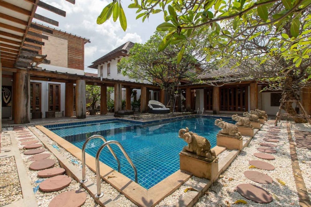 House Nuanchan (Nuanchan) Ramindra: 386 sqwah 1,544 sqm. 5bed 8bath 85,000,000 Am: 0656199198