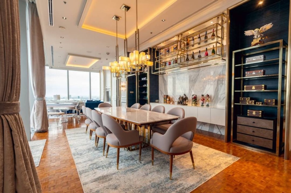 Top Floor, Luxury Unit for Sale! Top Floor, Luxury Unit for Sale!