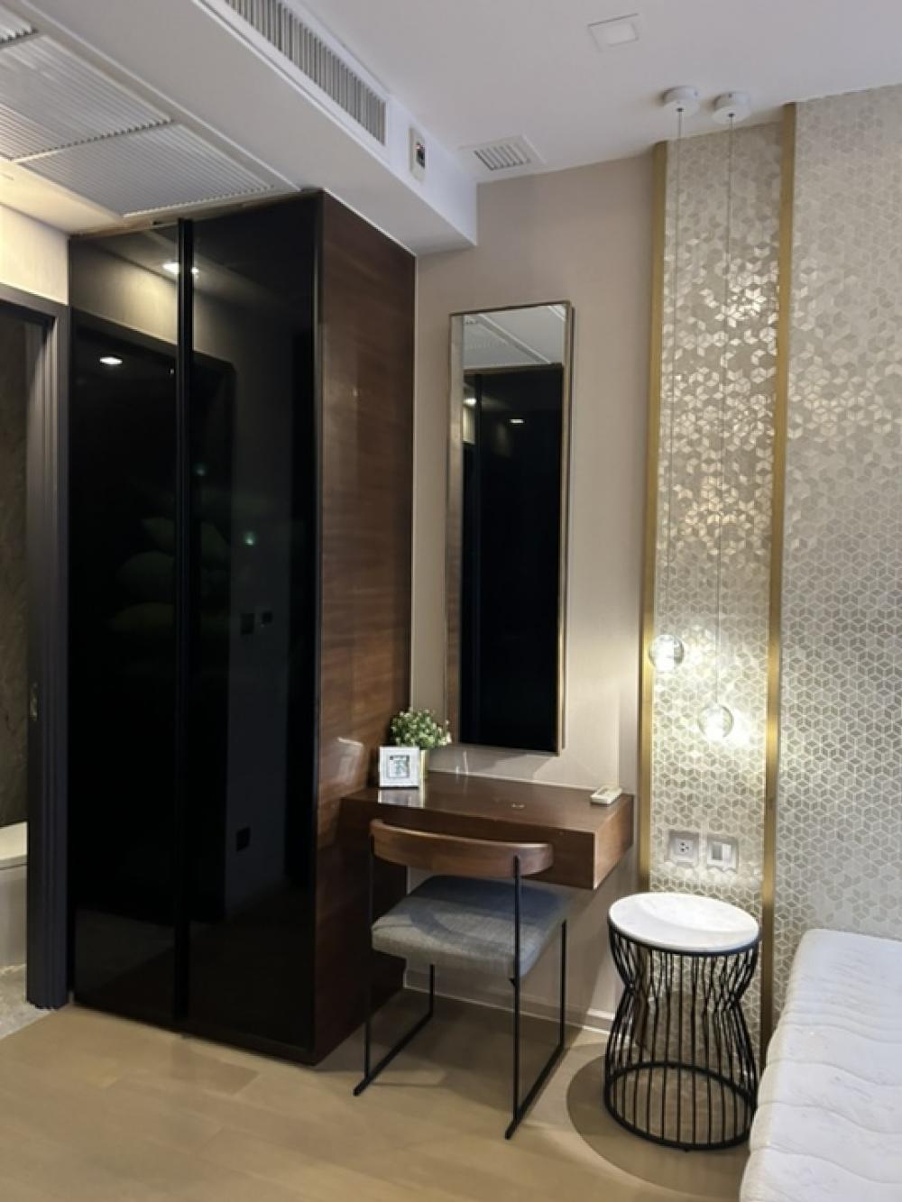 Condo for rent. 1 bedroom unit 34 sq.m. on 26th floor.