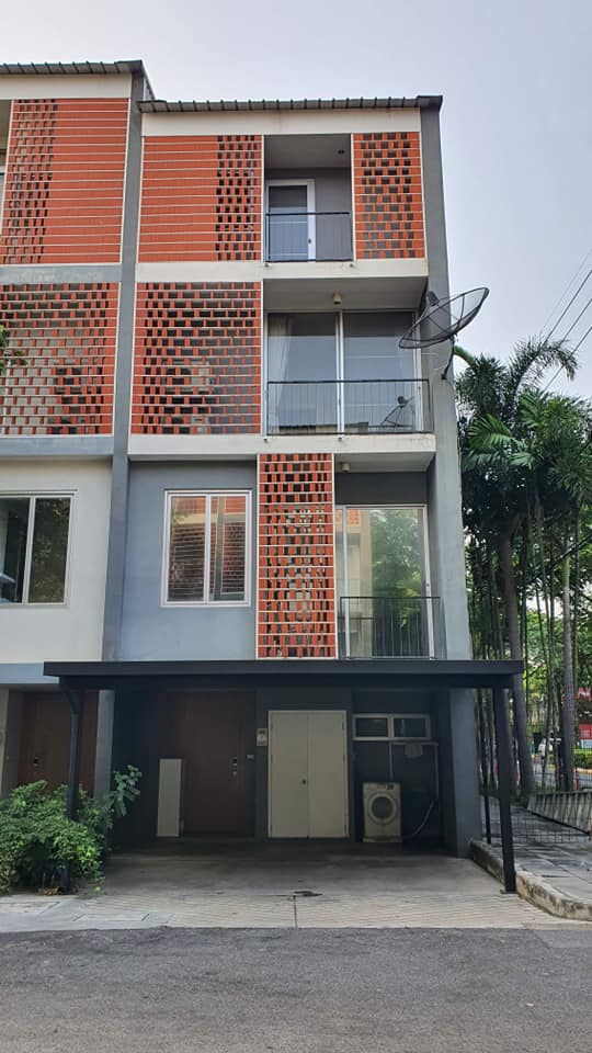 Corner townhome for sale Siamese Blossom @ Fashion Ramindra 64 (Siamesse Blossom @ Fashion)