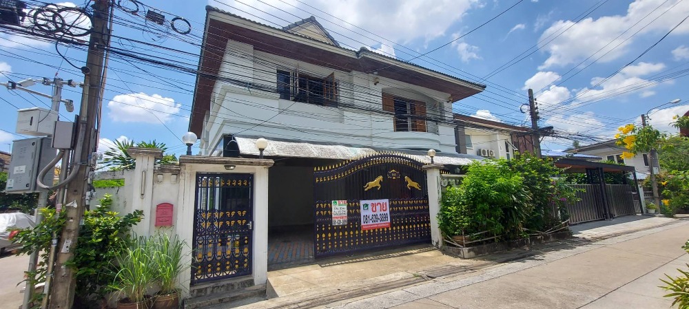 2-storey detached house for sale ** (behind the corner) Senanikom 1, Phaholyothin, area 80 sq m (its a house built by yourself), good condition, beautiful, ready to move in **Built-in furniture, teak wood throughout Marble tile floor, teak wood, strong st 2-storey detached house for sale ** (behind the corner) Senanikom 1, Phaholyothin, area 80 sq m (its a house built by yourself), good condition, beautiful, ready to move in **Built-in furniture, teak wood throughout Marble tile floor, teak wood, strong st