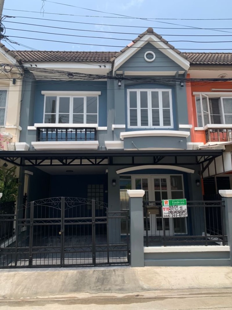 ขายถูก ทาวน์เฮาส์ 2 ชั้น, เนื้อที่ 18 ตรว. หน้ากว้าง 6 เมตร หมู่บ้านบุศรินทร์ ซ.พระยาสุเรนทร์ 40 เขตมีนบุรี บ้านมี 2 ห้องนอน, 2 ห้องน้ำ