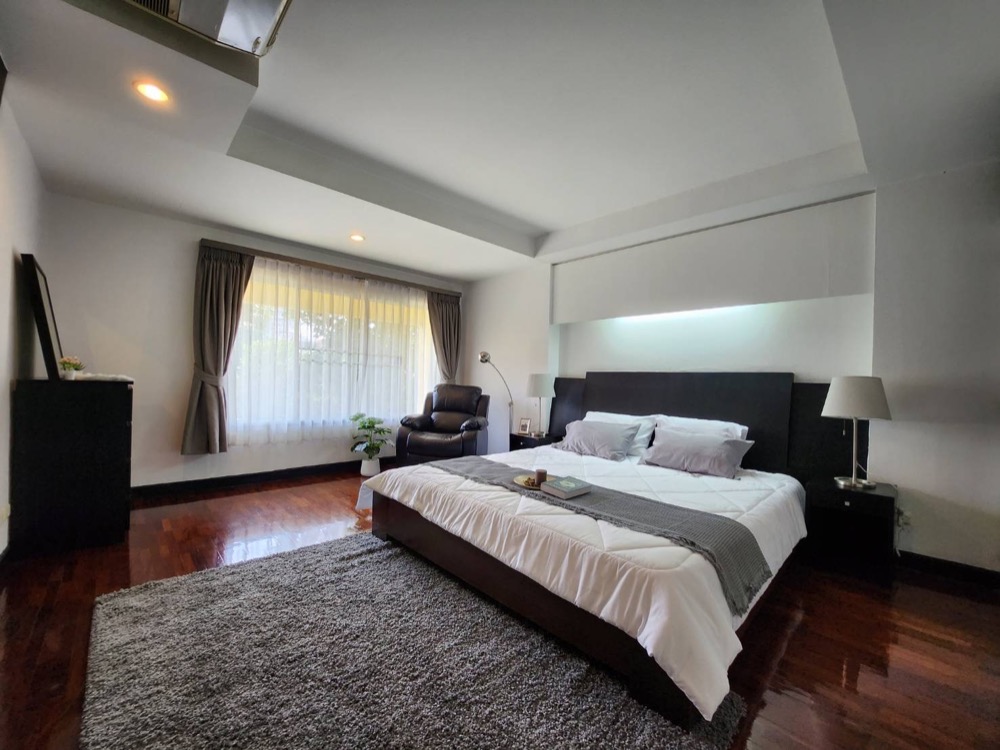 Rent a large room, 3 bedrooms, good location near BTS Thonglor