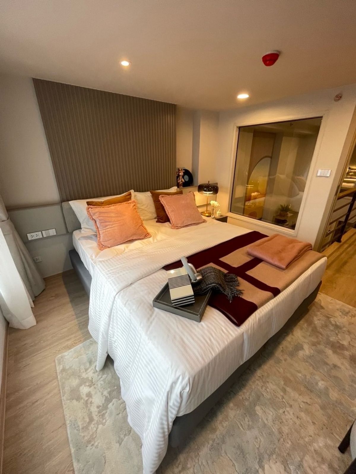() ขายขาดทุน 4.5 แสน!!! ห้อง Fully Furnished by Ascotts บิลท์อินครบ Culture Chula ชั้น 24 วิวไม่บล๊อก ยูนิตต่อชั้นน้อย 2 ห้องนอน 1 ห้องน้ำ ห้อง Type B2 ตำแหน่งดี พร้อมได้เฟอร์ตามรูป และ เครื่องใช้ไฟฟ้า เข้าอยู่ได้ทันที () ขายขาดทุน 4.5 แสน!!! ห้อง Fully Furnished by Ascotts บิลท์อินครบ Culture Chula ชั้น 24 วิวไม่บล๊อก ยูนิตต่อชั้นน้อย 2 ห้องนอน 1 ห้องน้ำ ห้อง Type B2 ตำแหน่งดี พร้อมได้เฟอร์ตามรูป และ เครื่องใช้ไฟฟ้า เข้าอยู่ได้ทันที