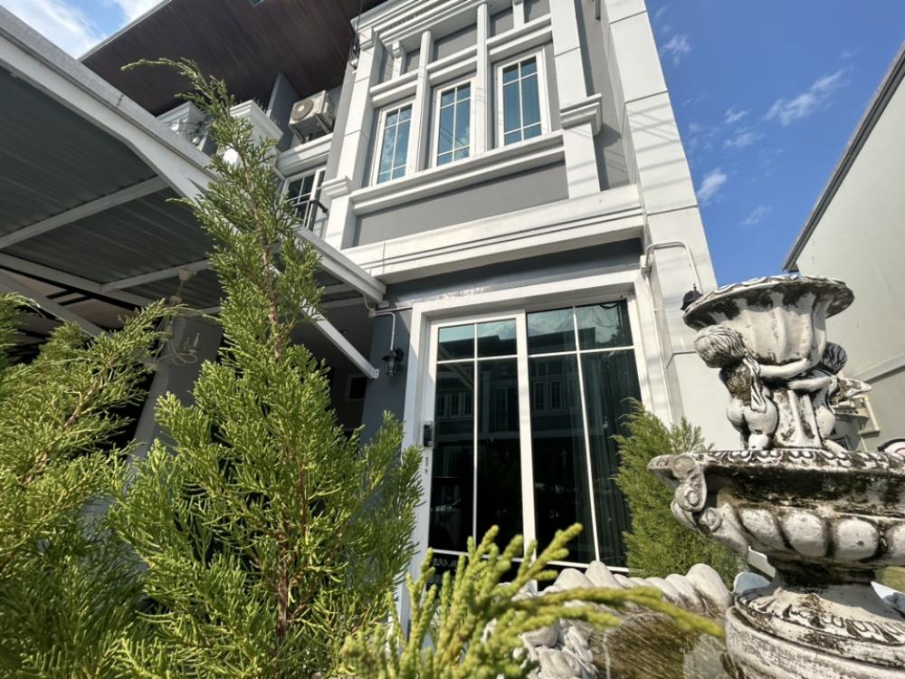 ‼ ️ Urgent sale‼ ️ with tenants Close the rental deal very quickly. Free, never until the month of investment in Golden Town, Chiang Mai - Kad Ruamchok, a beautiful house, furniture, complete electrical appliances Ready to carry the bag in the best value.