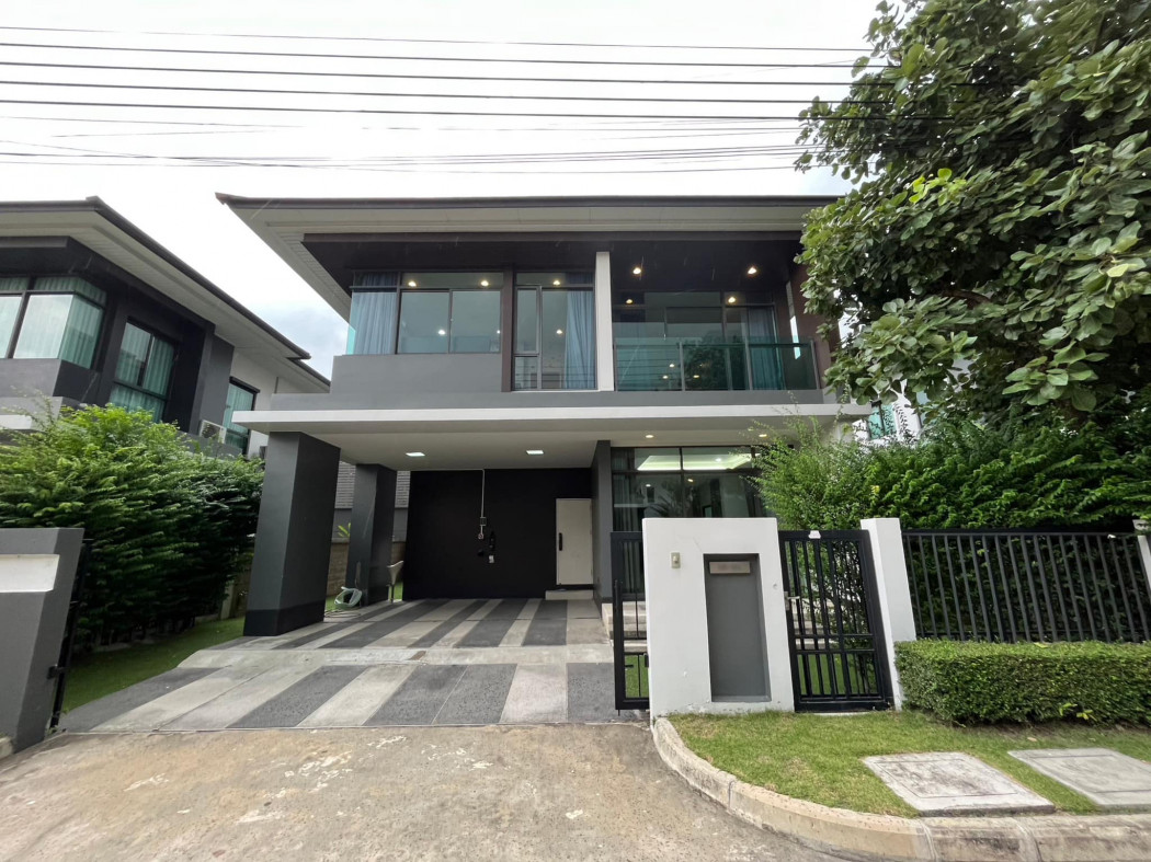 For rent, Baan Setthasiri Krungthep Kreetha 1 (near the Orange and Yellow BTS) on an area of ​​57 sq.w., usable area 195 sq.m., convenient location.