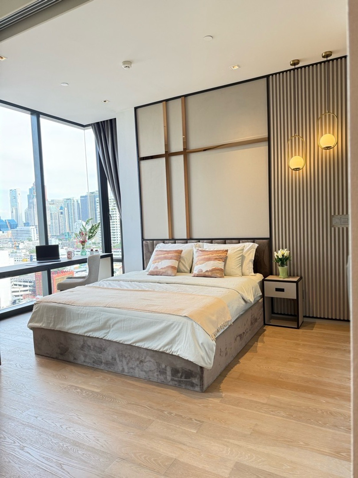 Condo for sale, Ashton Silom, 49.5 sq.m., beautiful room, fully furnished, near BTS, price 11.9 million Baht.