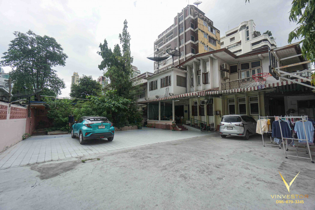 Land for sale, free house!! 169 square wa in the heart of the city, Sukhumvit 27, only 200 meters to the main road. Land for sale, free house!! 169 square wa in the heart of the city, Sukhumvit 27, only 200 meters to the main road.