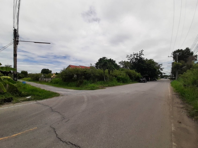 Land for sale, corner plot, filled in, Nakhon Chai Si, 140 square wa. Near Petchkasem Road, only 120 meters, opposite Wat Sisathong, wide road, good location, suitable for building a house, office Land for sale, corner plot, filled in, Nakhon Chai Si, 140 square wa. Near Petchkasem Road, only 120 meters, opposite Wat Sisathong, wide road, good location, suitable for building a house, office