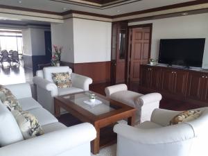 PENTHOUSE - 3 Bed 330 Sqm (120k Negotiable) 🐱🐶 Pet Friendly @BTS Thonglor