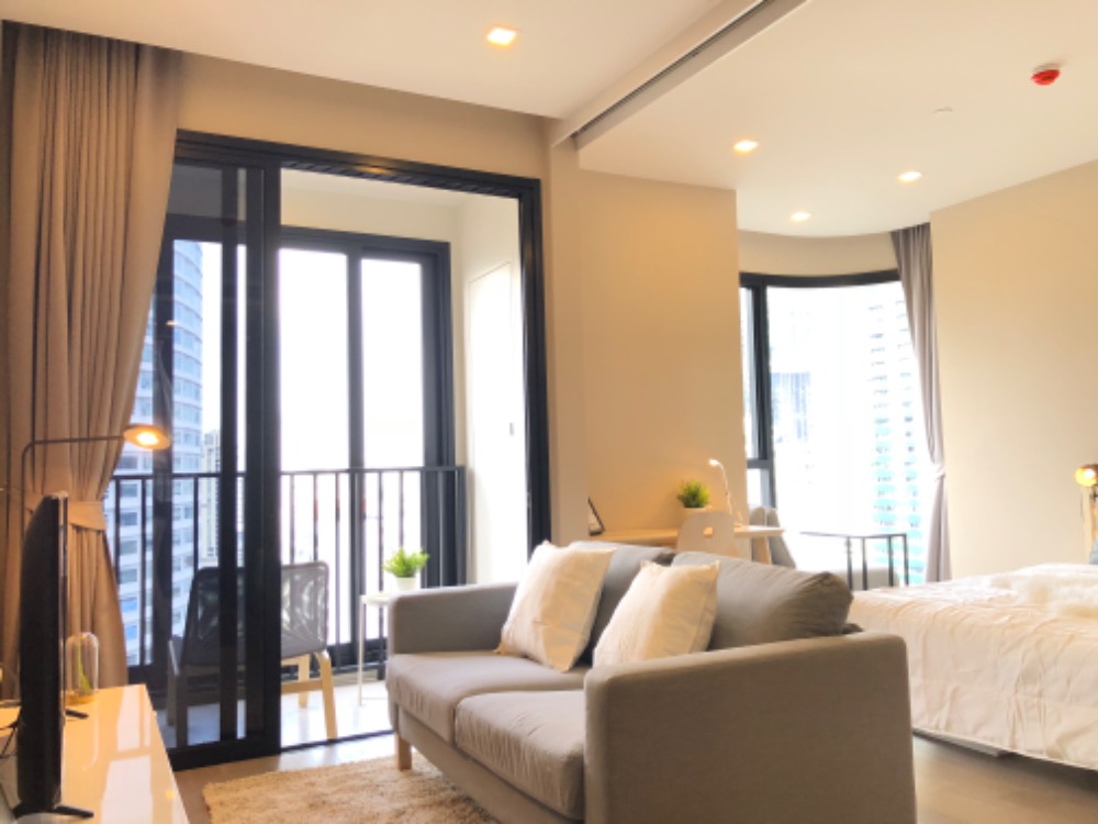 () for rent Ashton Asoke 1bed, curved glass, 35 sq m., 18th floor, room 12, east-west direction, fully furnished, complete with electric appliances, accepting agents