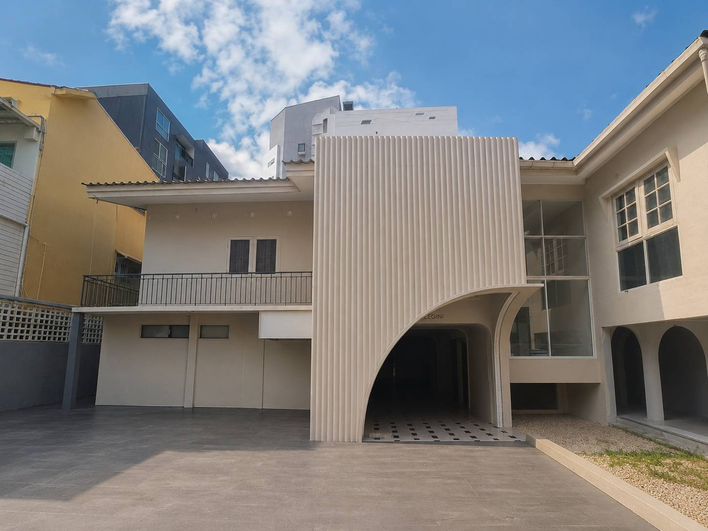 Detached House Ideal for Business, soi. Kasemsan 1, Opposite MBK / just 100m from BTS National Stadium, Nego!! Detached House Ideal for Business, soi. Kasemsan 1, Opposite MBK / just 100m from BTS National Stadium, Nego!!