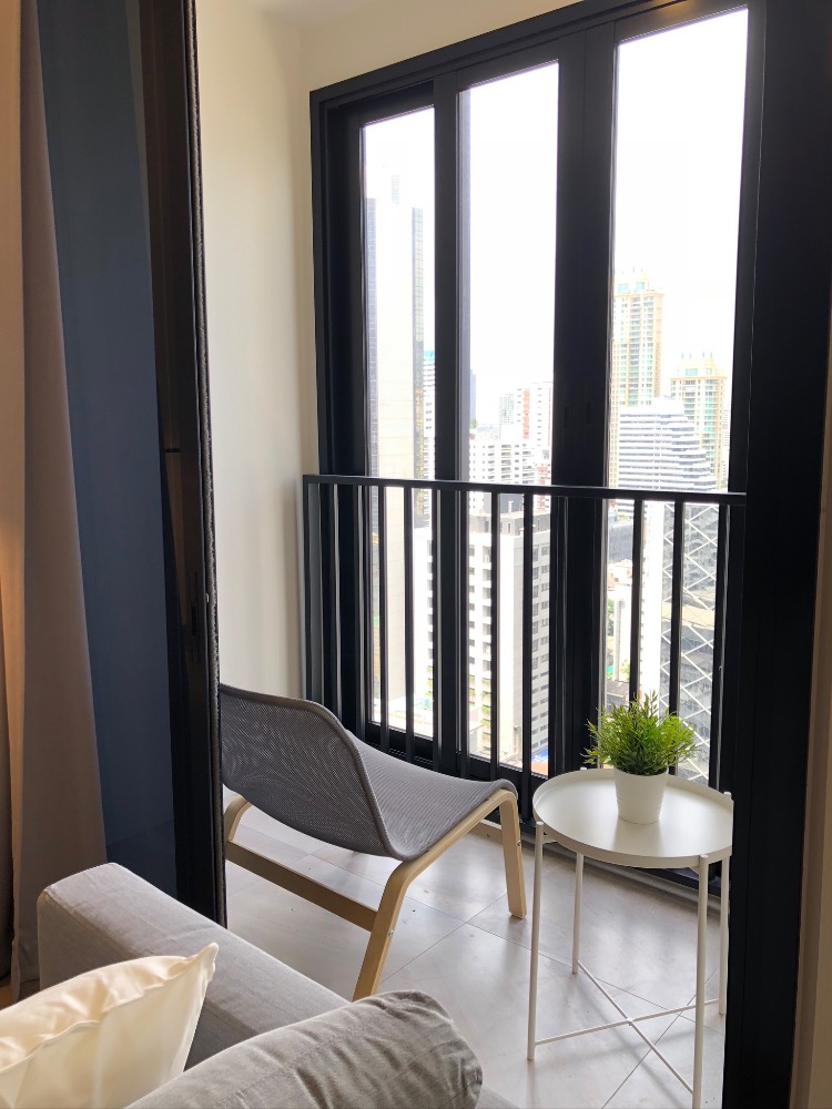 () for rent Ashton Asoke 1bed, curved glass, 35 sq m., 18th floor, room 12, east-west direction, fully furnished, complete with electric appliances, accepting agents () for rent Ashton Asoke 1bed, curved glass, 35 sq m., 18th floor, room 12, east-west direction, fully furnished, complete with electric appliances, accepting agents