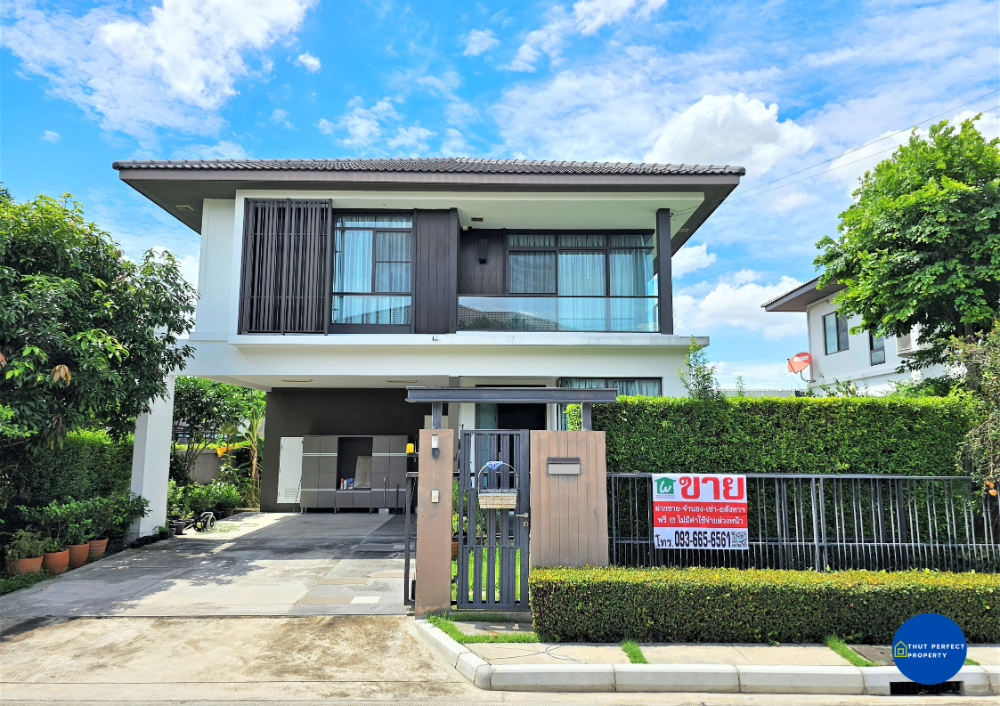 Urgent sale, price adjusted to a million!!! 2-storey detached house, Manthana Lake Watcharapol Village, fully decorated with built-in furniture, near the lake area, can walk to relax every day, area 65 sq m., 3 bedrooms, 3 bathrooms, convenient transporta Urgent sale, price adjusted to a million!!! 2-storey detached house, Manthana Lake Watcharapol Village, fully decorated with built-in furniture, near the lake area, can walk to relax every day, area 65 sq m., 3 bedrooms, 3 bathrooms, convenient transporta