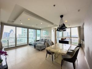 Newly Renowated, Riverfront 2 Beds Condo for Rent!